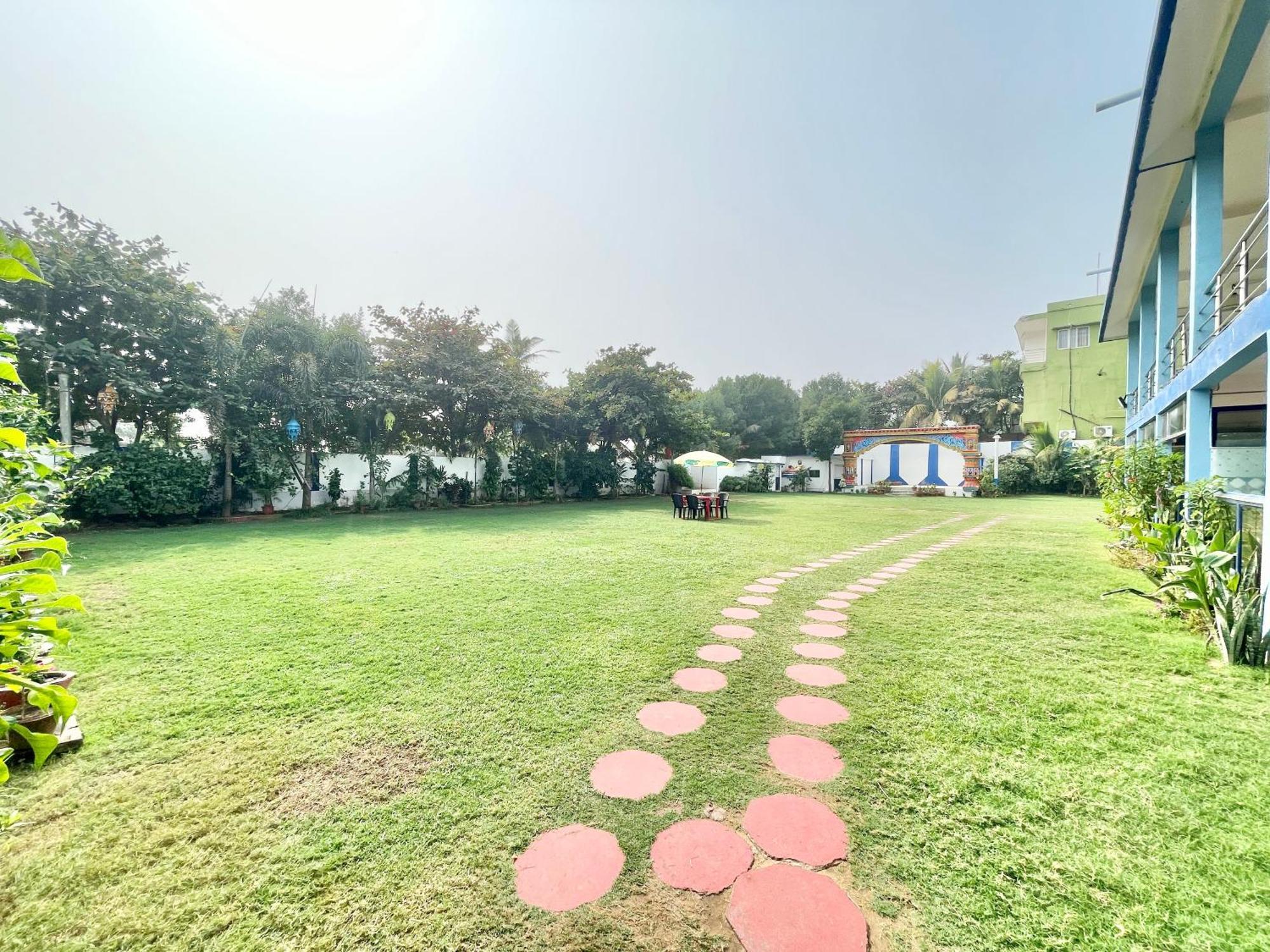 Hotel V-I Near Sea , Puri Private-Park -Gym-Spa Fully-Airconditioned-Hotel Lift-And-Parking-Facilities Breakfast-Included ภายนอก รูปภาพ