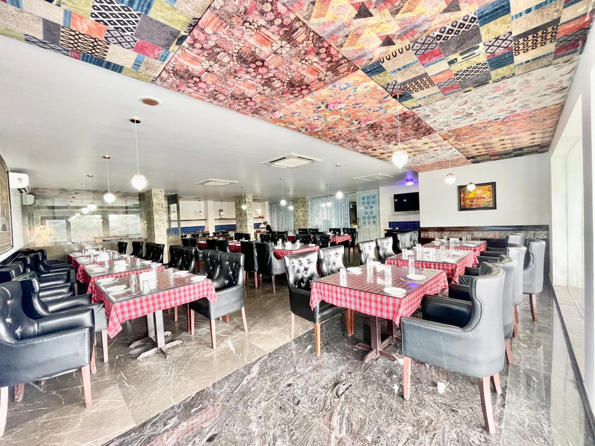 Hotel V-I Near Sea , Puri Private-Park -Gym-Spa Fully-Airconditioned-Hotel Lift-And-Parking-Facilities Breakfast-Included ภายนอก รูปภาพ