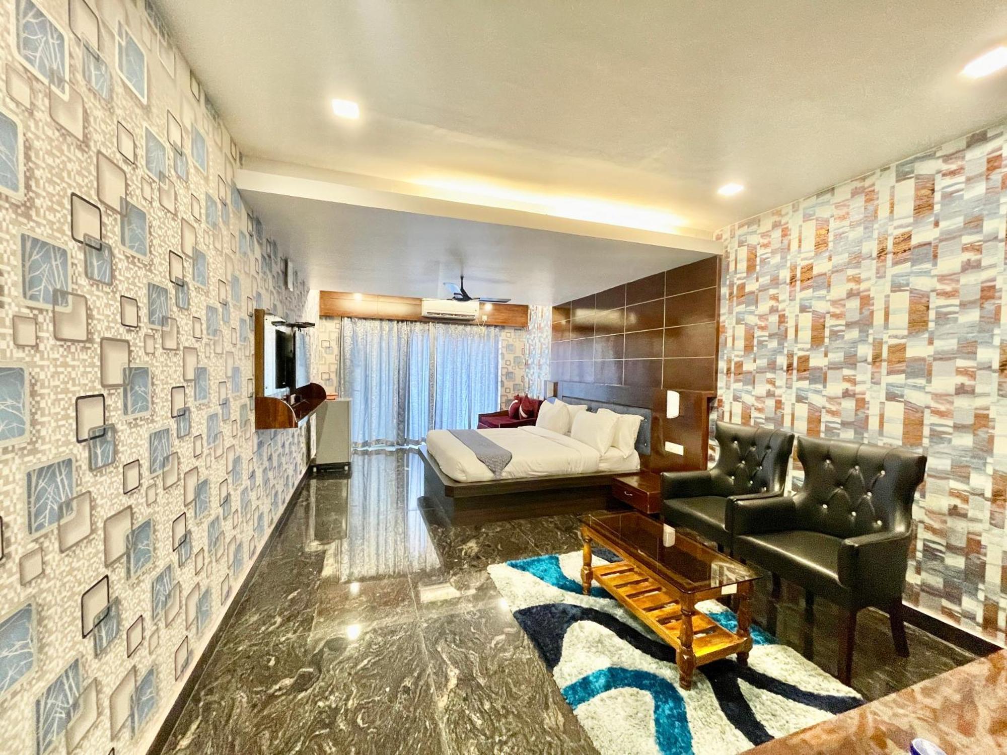 Hotel V-I Near Sea , Puri Private-Park -Gym-Spa Fully-Airconditioned-Hotel Lift-And-Parking-Facilities Breakfast-Included ภายนอก รูปภาพ