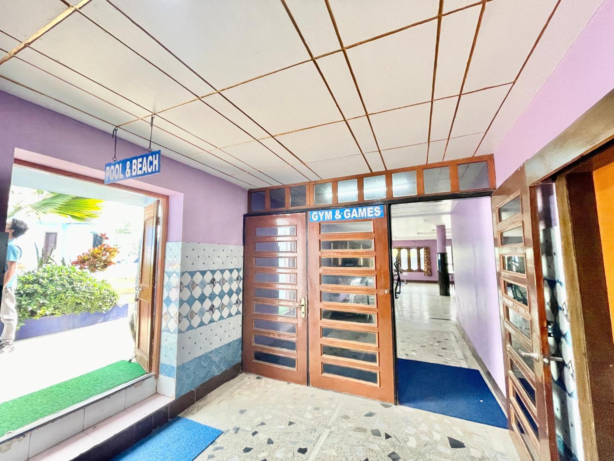 Hotel V-I Near Sea , Puri Private-Park -Gym-Spa Fully-Airconditioned-Hotel Lift-And-Parking-Facilities Breakfast-Included ภายนอก รูปภาพ