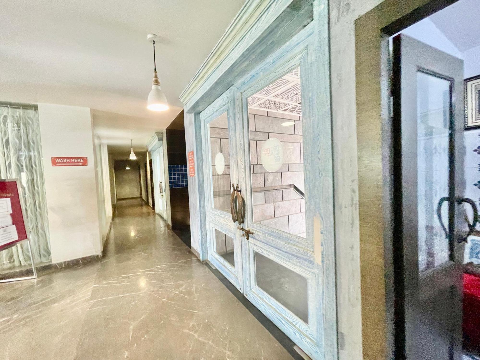 Hotel V-I Near Sea , Puri Private-Park -Gym-Spa Fully-Airconditioned-Hotel Lift-And-Parking-Facilities Breakfast-Included ภายนอก รูปภาพ