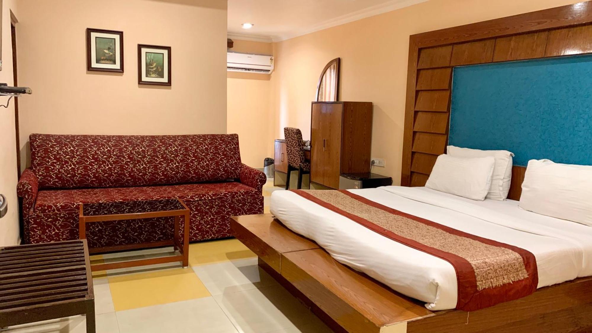 Hotel V-I Near Sea , Puri Private-Park -Gym-Spa Fully-Airconditioned-Hotel Lift-And-Parking-Facilities Breakfast-Included ภายนอก รูปภาพ