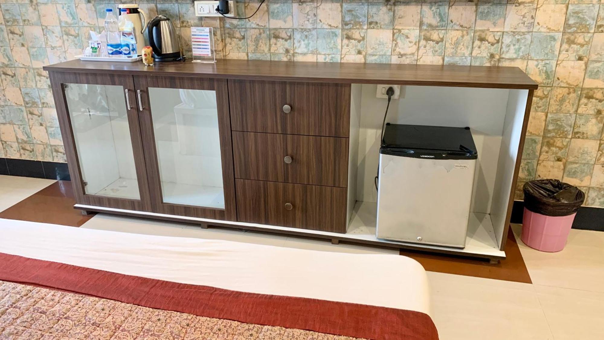 Hotel V-I Near Sea , Puri Private-Park -Gym-Spa Fully-Airconditioned-Hotel Lift-And-Parking-Facilities Breakfast-Included ภายนอก รูปภาพ