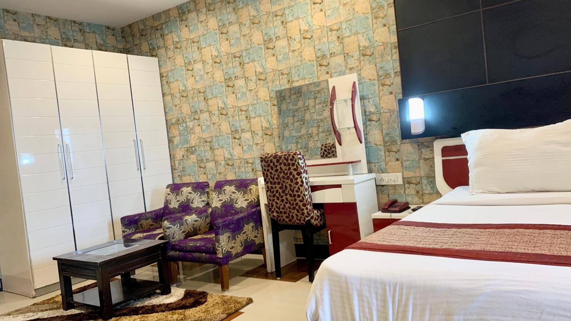 Hotel V-I Near Sea , Puri Private-Park -Gym-Spa Fully-Airconditioned-Hotel Lift-And-Parking-Facilities Breakfast-Included ภายนอก รูปภาพ