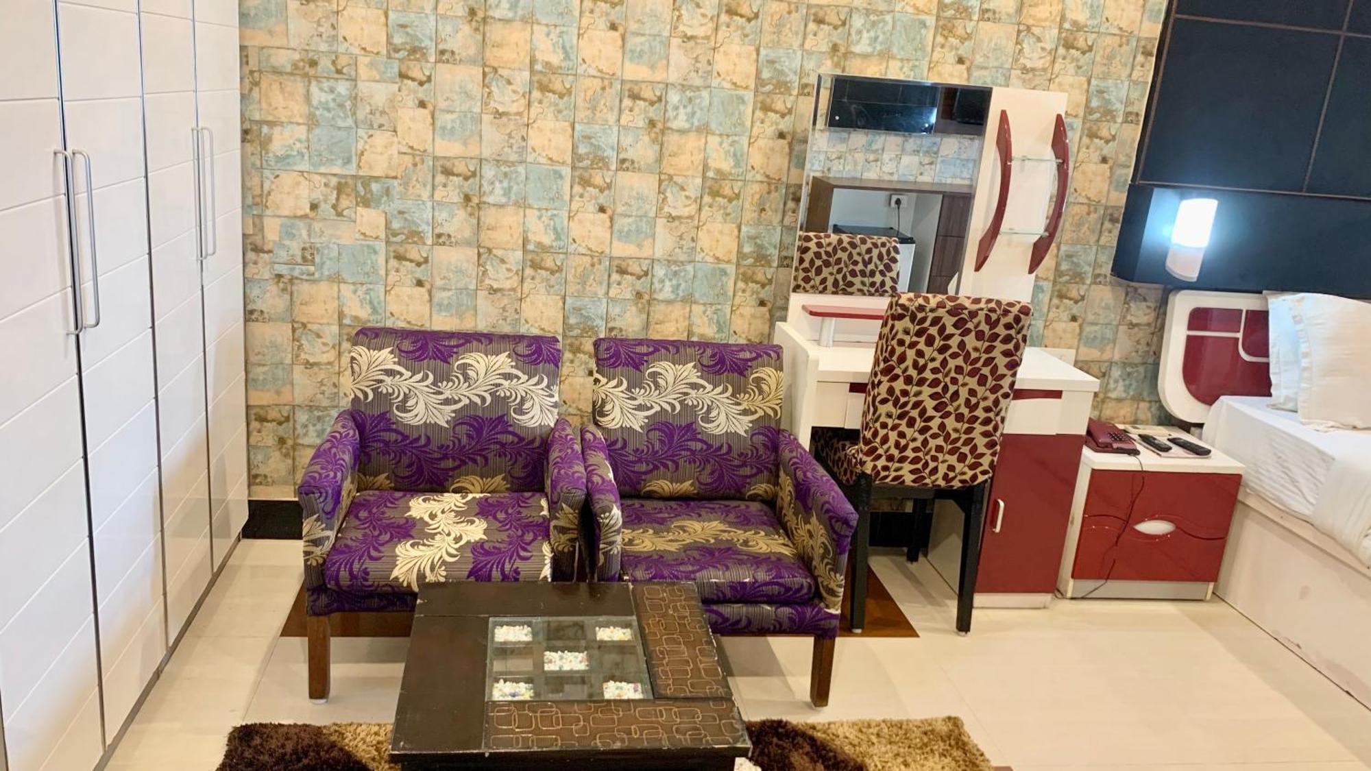 Hotel V-I Near Sea , Puri Private-Park -Gym-Spa Fully-Airconditioned-Hotel Lift-And-Parking-Facilities Breakfast-Included ภายนอก รูปภาพ