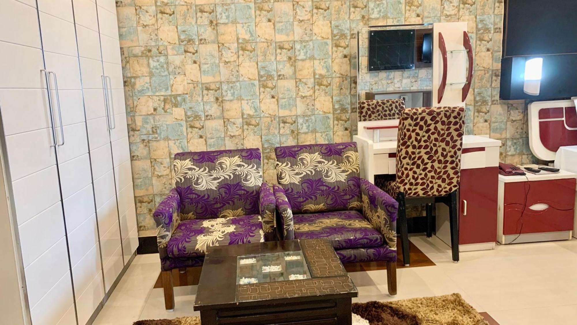 Hotel V-I Near Sea , Puri Private-Park -Gym-Spa Fully-Airconditioned-Hotel Lift-And-Parking-Facilities Breakfast-Included ภายนอก รูปภาพ